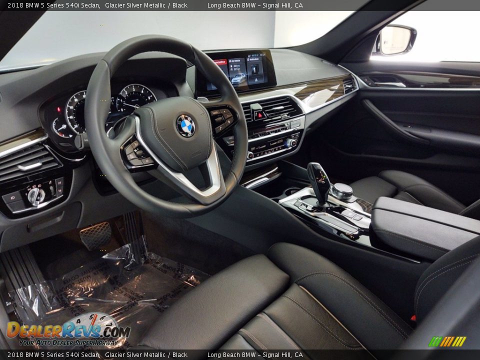 Front Seat of 2018 BMW 5 Series 540i Sedan Photo #16