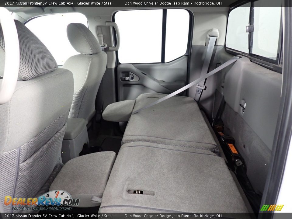 2017 Nissan Frontier SV Crew Cab 4x4 Glacier White / Steel Photo #24