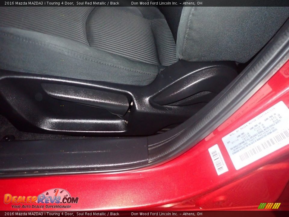 Front Seat of 2016 Mazda MAZDA3 i Touring 4 Door Photo #22