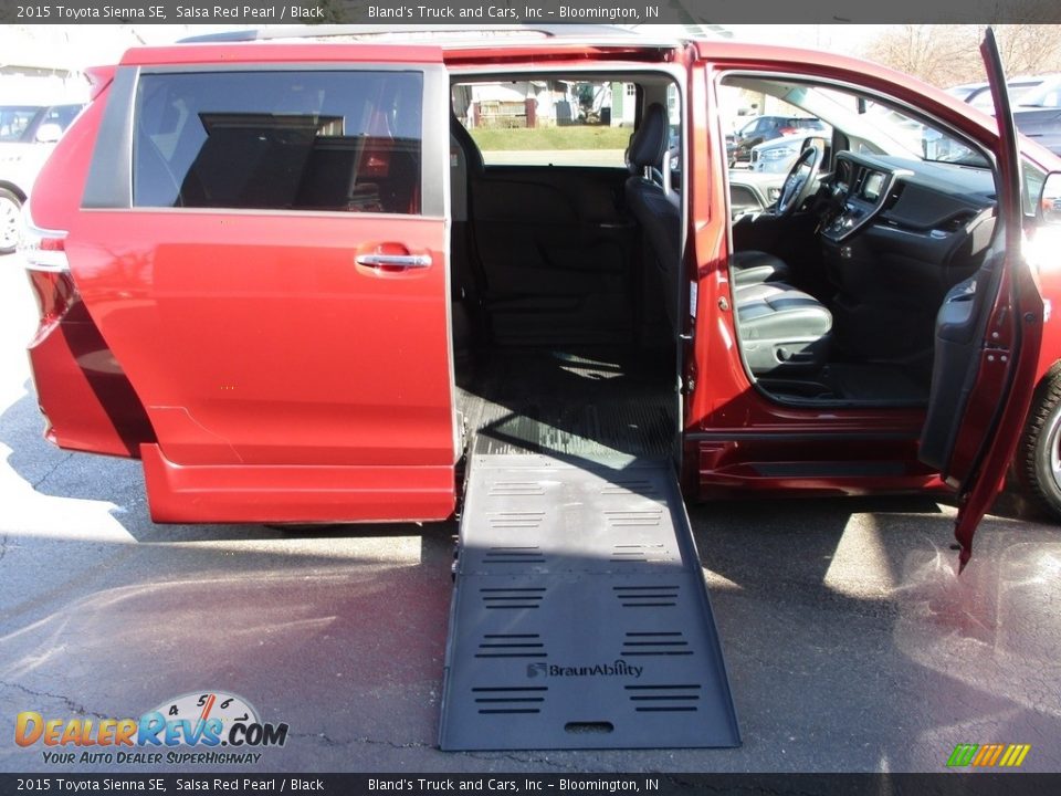 2015 Toyota Sienna SE Salsa Red Pearl / Black Photo #7