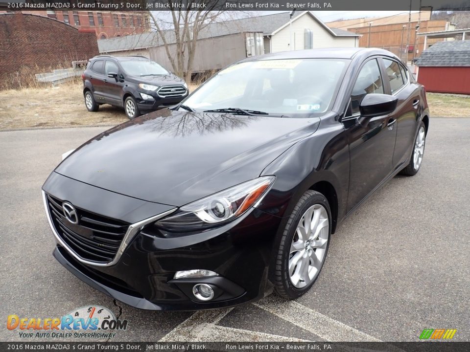 Front 3/4 View of 2016 Mazda MAZDA3 s Grand Touring 5 Door Photo #5