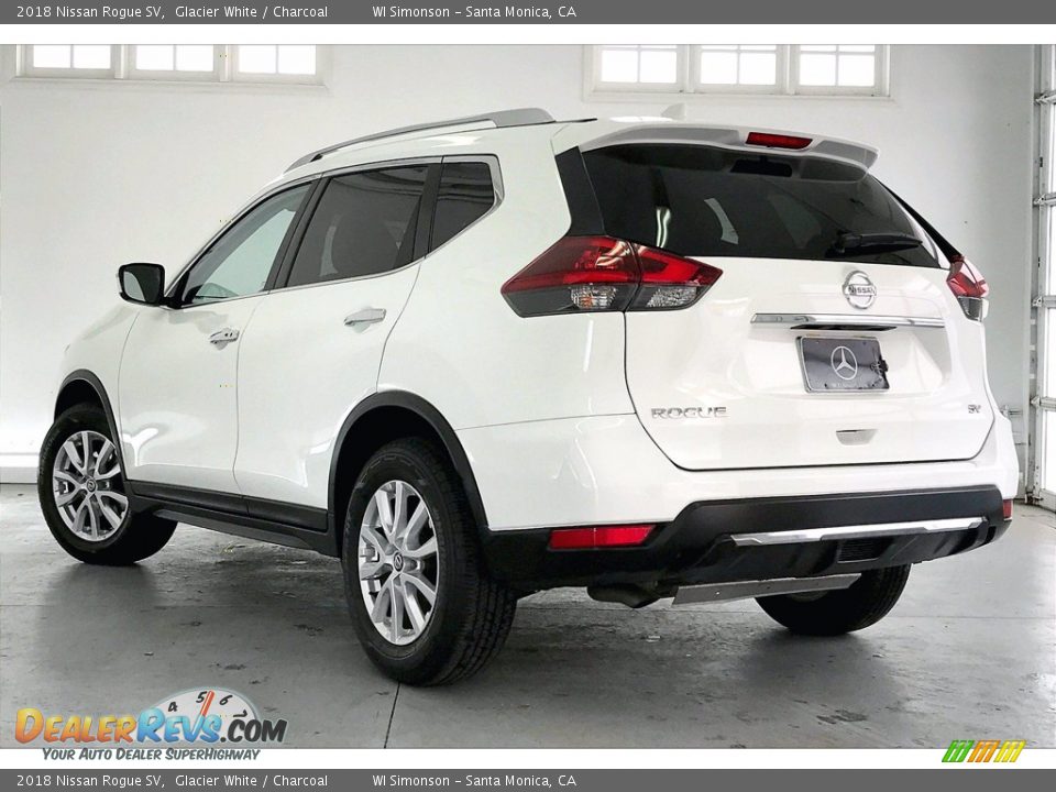 2018 Nissan Rogue SV Glacier White / Charcoal Photo #10