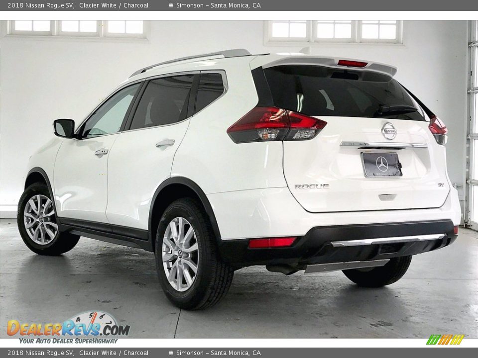 2018 Nissan Rogue SV Glacier White / Charcoal Photo #10