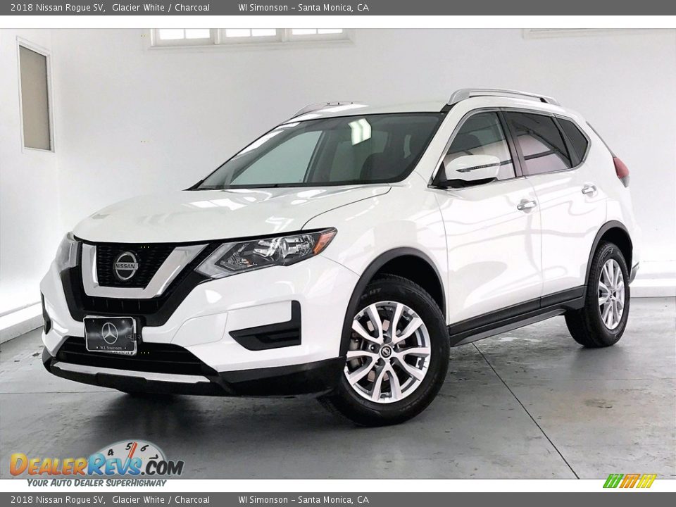 Front 3/4 View of 2018 Nissan Rogue SV Photo #12
