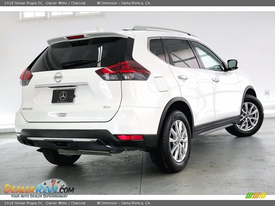 2018 Nissan Rogue SV Glacier White / Charcoal Photo #13