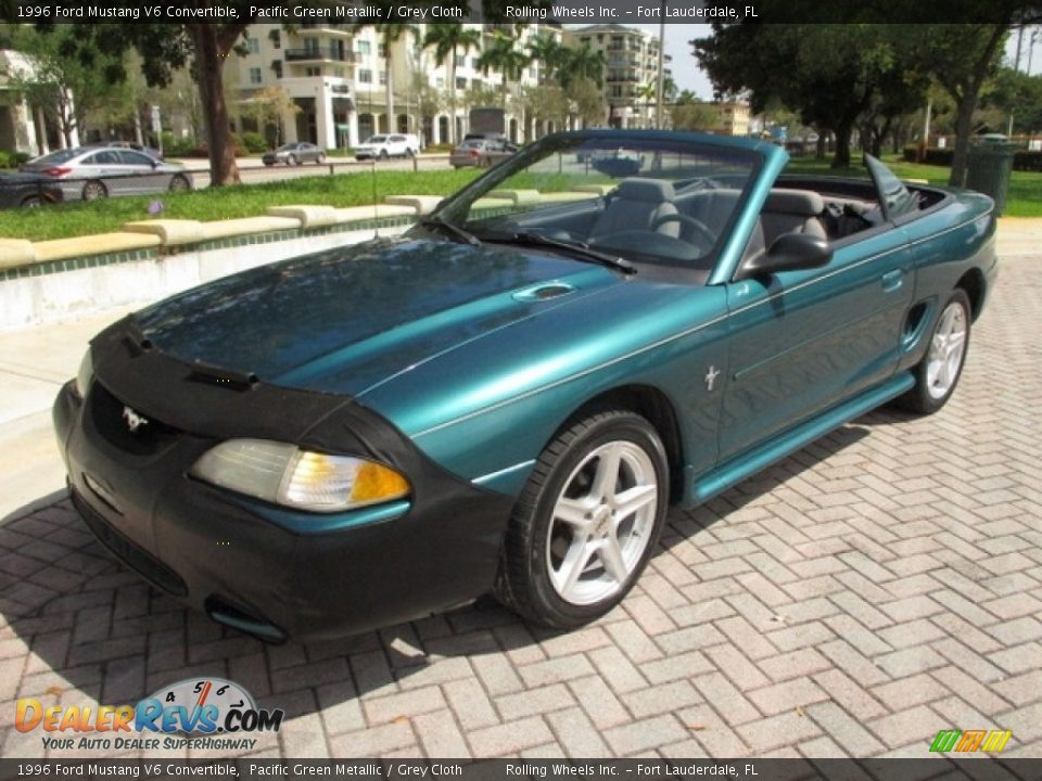 Front 3/4 View of 1996 Ford Mustang V6 Convertible Photo #1
