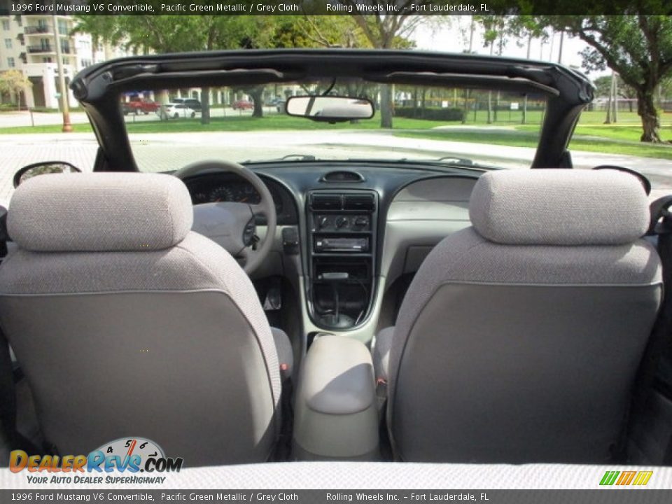 1996 Ford Mustang V6 Convertible Pacific Green Metallic / Grey Cloth Photo #2