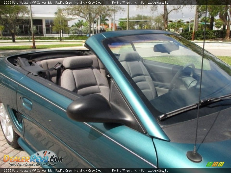 1996 Ford Mustang V6 Convertible Pacific Green Metallic / Grey Cloth Photo #21