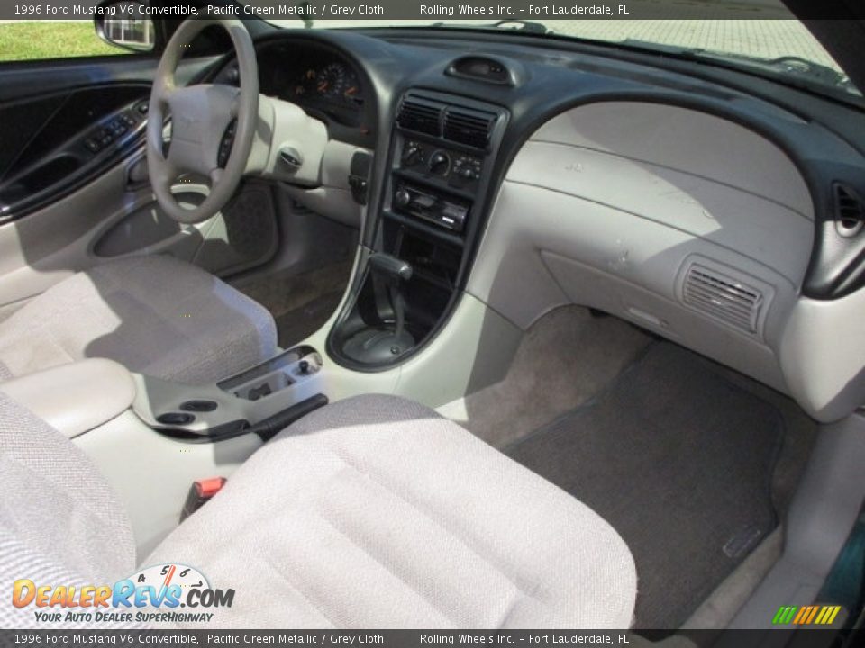 Dashboard of 1996 Ford Mustang V6 Convertible Photo #25