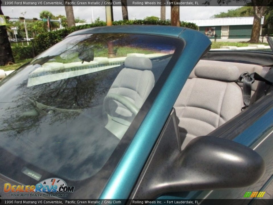 1996 Ford Mustang V6 Convertible Pacific Green Metallic / Grey Cloth Photo #26