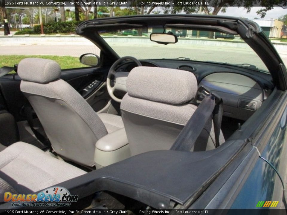 1996 Ford Mustang V6 Convertible Pacific Green Metallic / Grey Cloth Photo #34
