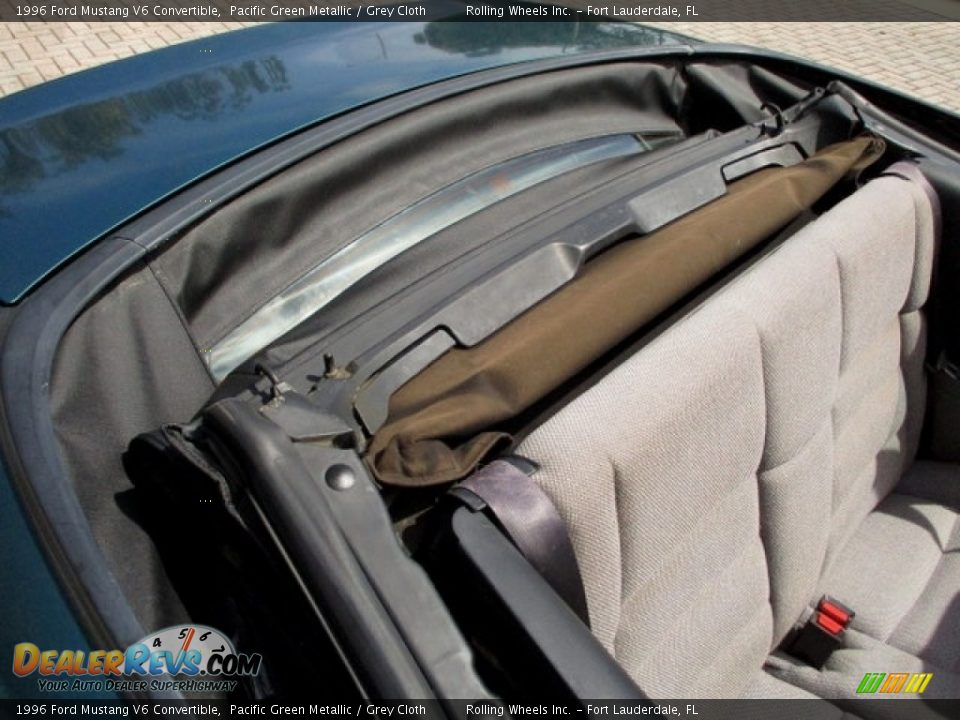 1996 Ford Mustang V6 Convertible Pacific Green Metallic / Grey Cloth Photo #35