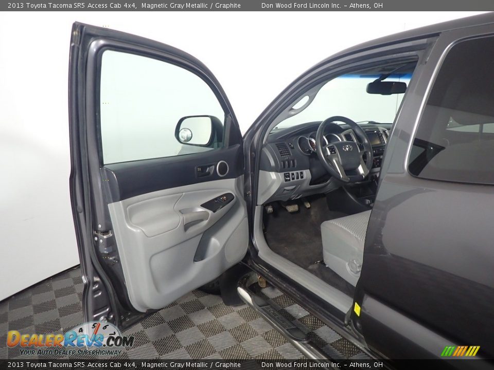 2013 Toyota Tacoma SR5 Access Cab 4x4 Magnetic Gray Metallic / Graphite Photo #18