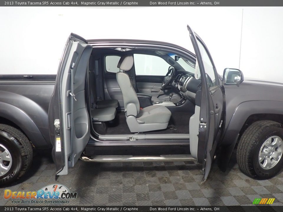 2013 Toyota Tacoma SR5 Access Cab 4x4 Magnetic Gray Metallic / Graphite Photo #35