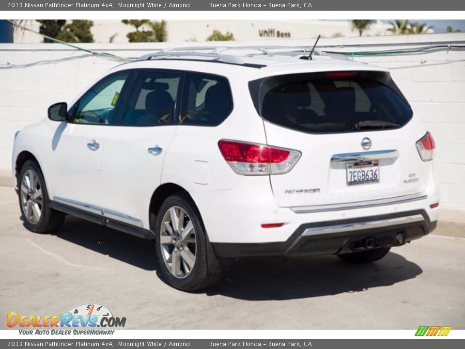 2013 Nissan Pathfinder Platinum 4x4 Moonlight White / Almond Photo #2