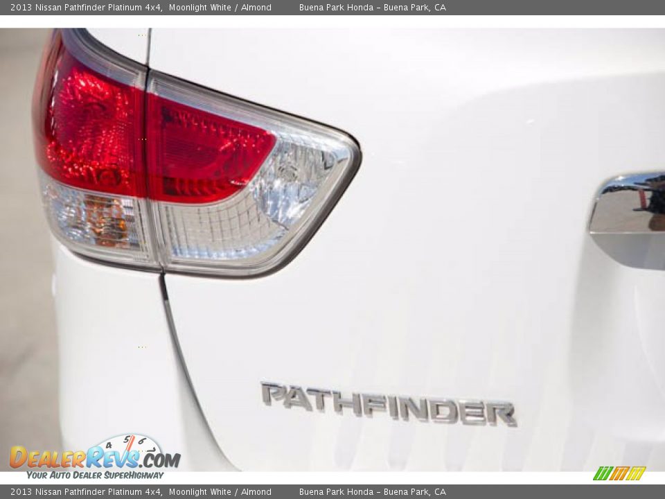 2013 Nissan Pathfinder Platinum 4x4 Moonlight White / Almond Photo #10