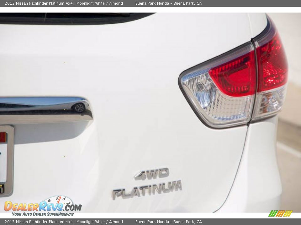 2013 Nissan Pathfinder Platinum 4x4 Moonlight White / Almond Photo #11
