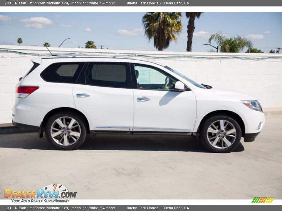 2013 Nissan Pathfinder Platinum 4x4 Moonlight White / Almond Photo #13