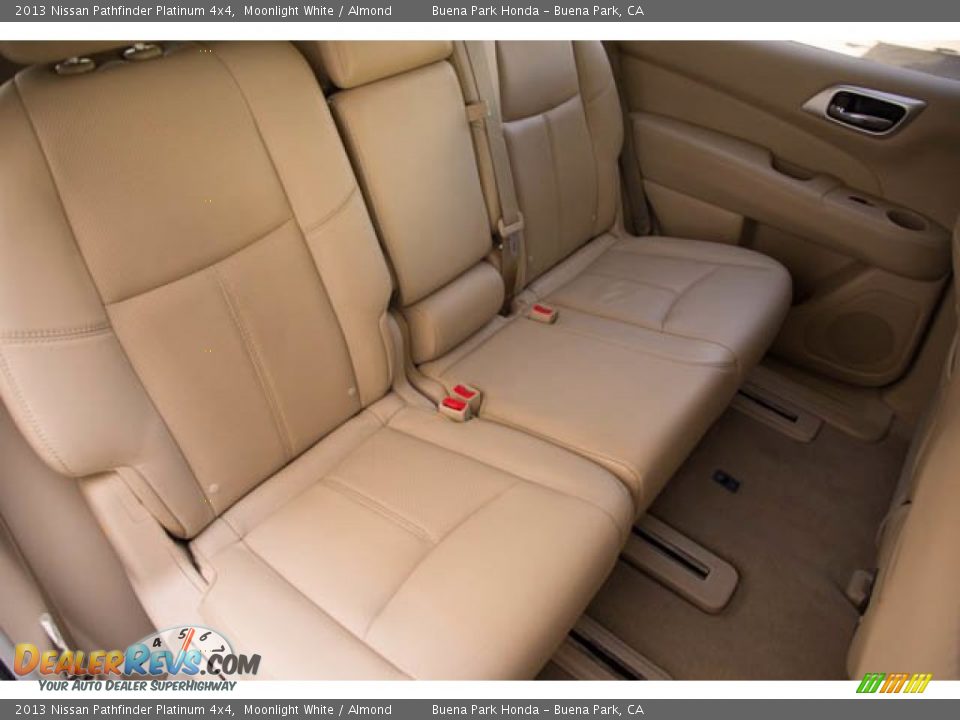 2013 Nissan Pathfinder Platinum 4x4 Moonlight White / Almond Photo #22