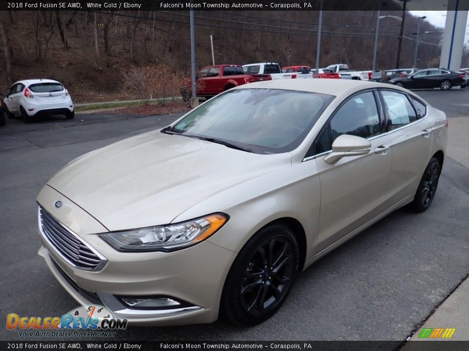 Front 3/4 View of 2018 Ford Fusion SE AWD Photo #7