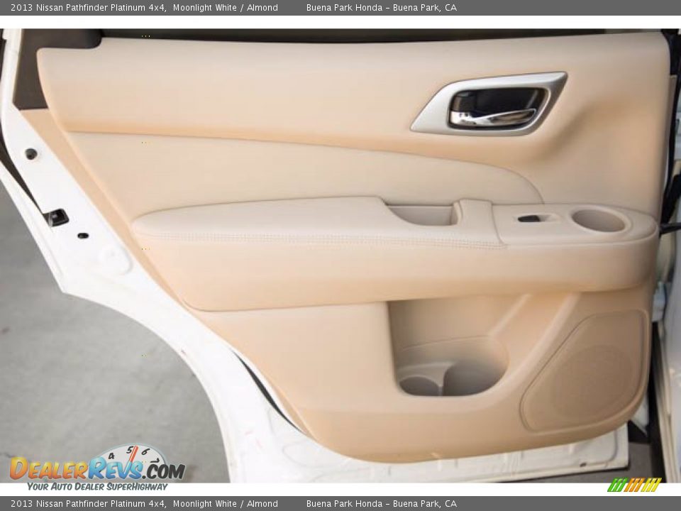 2013 Nissan Pathfinder Platinum 4x4 Moonlight White / Almond Photo #31