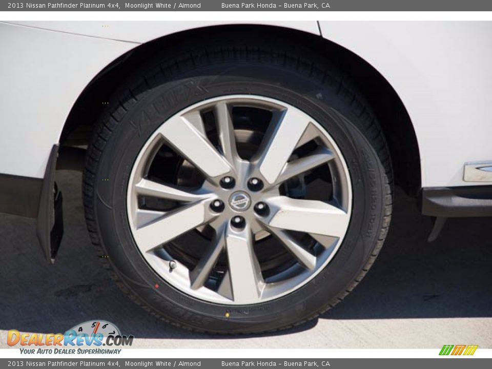 2013 Nissan Pathfinder Platinum 4x4 Moonlight White / Almond Photo #35