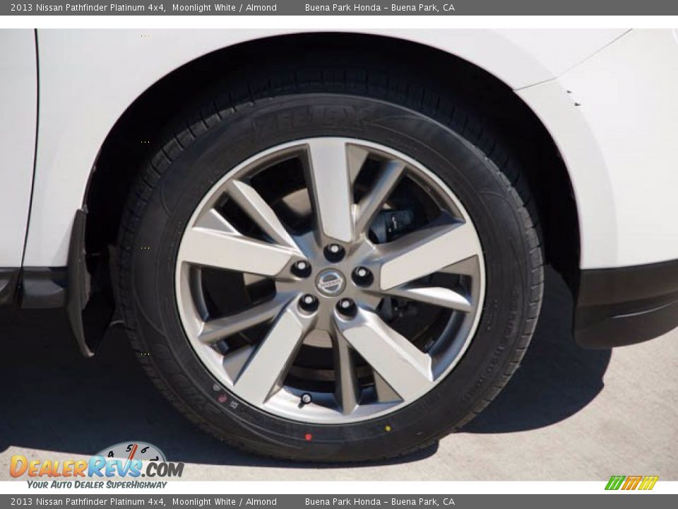 2013 Nissan Pathfinder Platinum 4x4 Moonlight White / Almond Photo #36