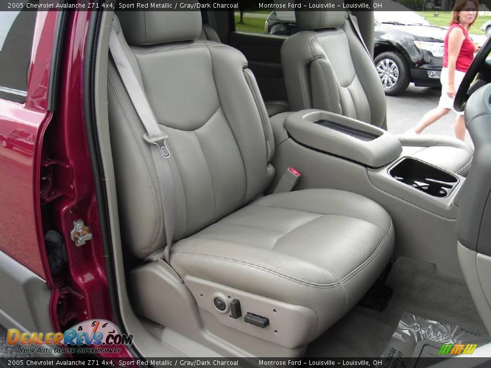 2005 Chevrolet Avalanche Z71 4x4 Sport Red Metallic / Gray/Dark Charcoal Photo #15