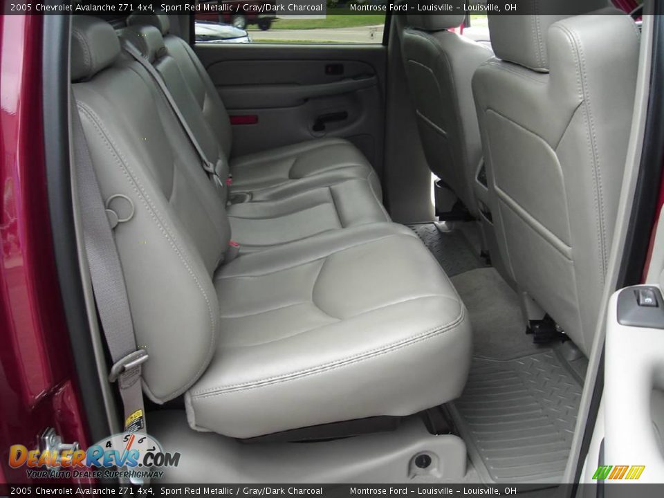2005 Chevrolet Avalanche Z71 4x4 Sport Red Metallic / Gray/Dark Charcoal Photo #16
