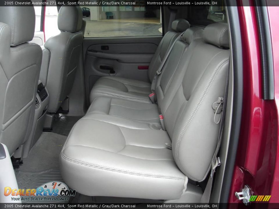 2005 Chevrolet Avalanche Z71 4x4 Sport Red Metallic / Gray/Dark Charcoal Photo #17