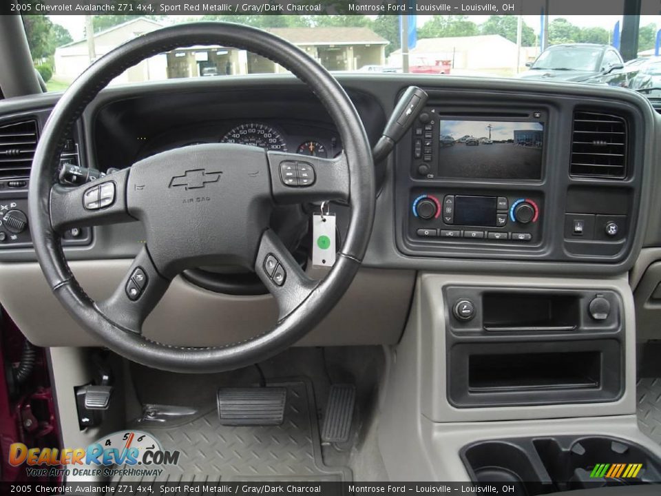 2005 Chevrolet Avalanche Z71 4x4 Sport Red Metallic / Gray/Dark Charcoal Photo #18