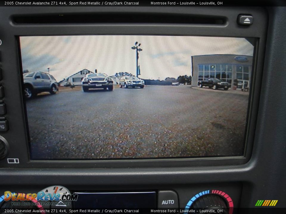 2005 Chevrolet Avalanche Z71 4x4 Sport Red Metallic / Gray/Dark Charcoal Photo #27