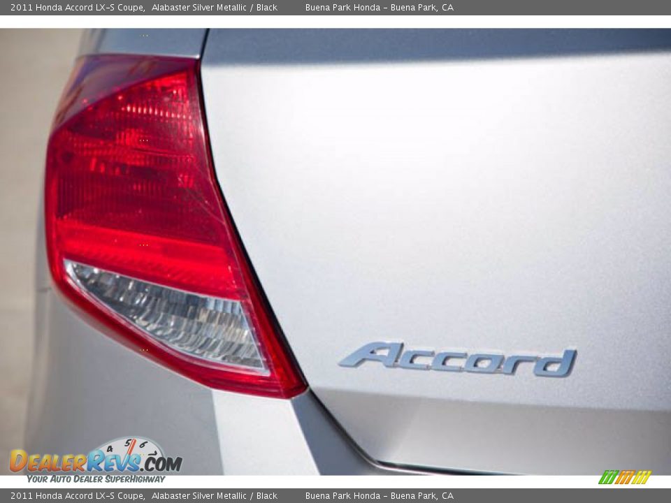 2011 Honda Accord LX-S Coupe Alabaster Silver Metallic / Black Photo #12