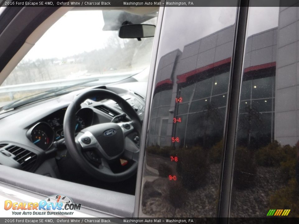 2016 Ford Escape SE 4WD Oxford White / Charcoal Black Photo #11