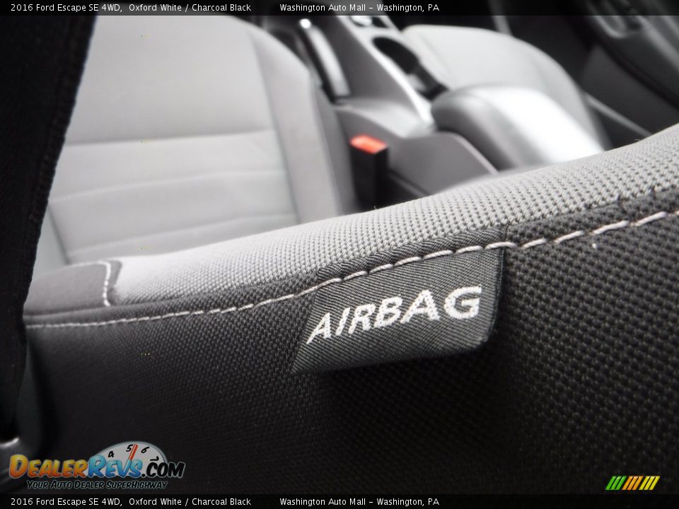 2016 Ford Escape SE 4WD Oxford White / Charcoal Black Photo #17