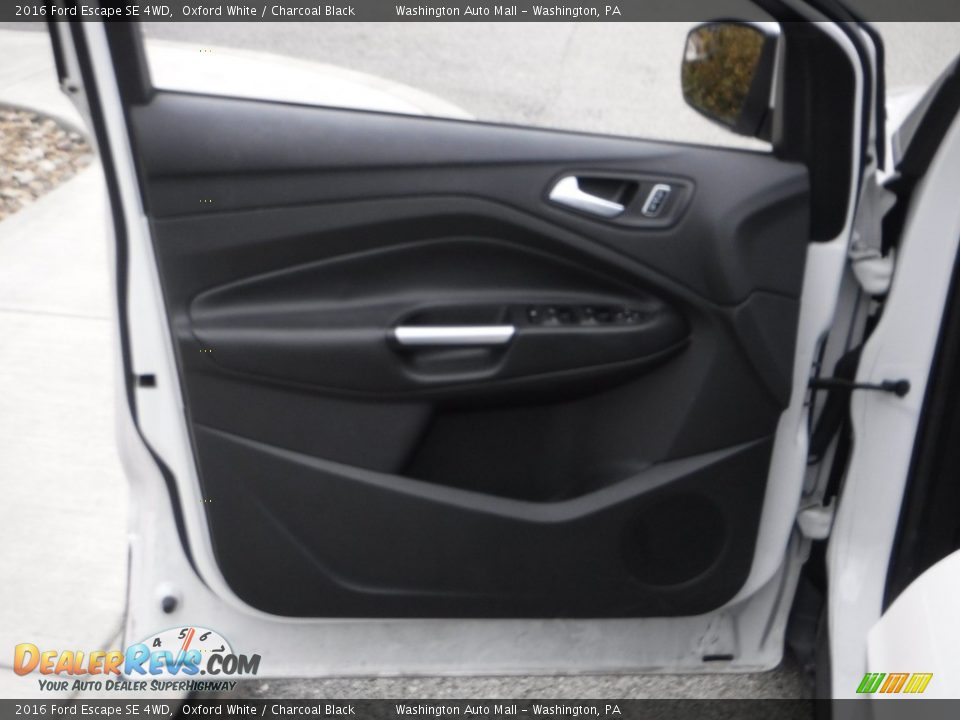 2016 Ford Escape SE 4WD Oxford White / Charcoal Black Photo #18
