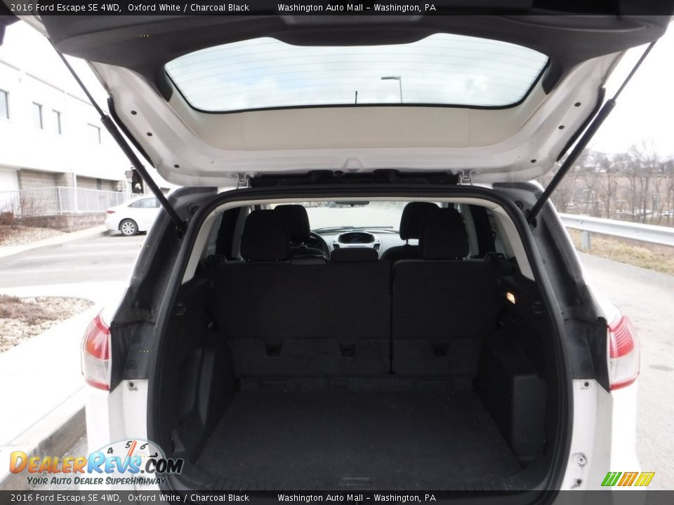 2016 Ford Escape SE 4WD Oxford White / Charcoal Black Photo #24