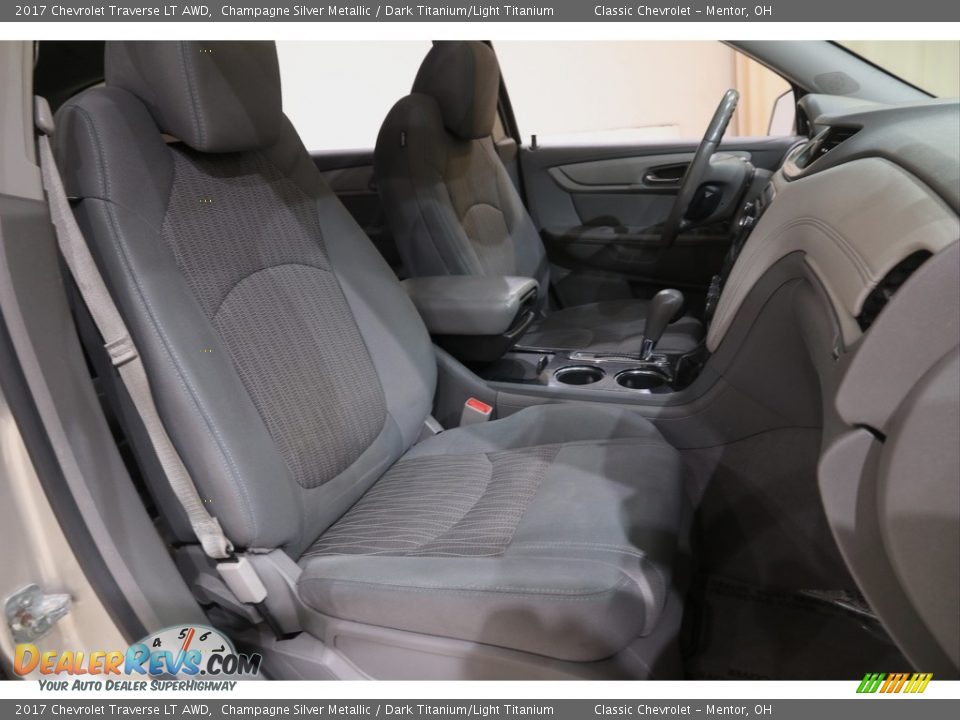 2017 Chevrolet Traverse LT AWD Champagne Silver Metallic / Dark Titanium/Light Titanium Photo #15