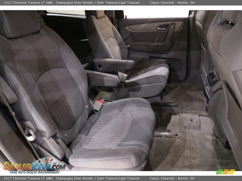 2017 Chevrolet Traverse LT AWD Champagne Silver Metallic / Dark Titanium/Light Titanium Photo #16