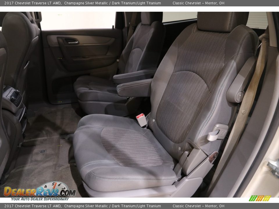 2017 Chevrolet Traverse LT AWD Champagne Silver Metallic / Dark Titanium/Light Titanium Photo #18