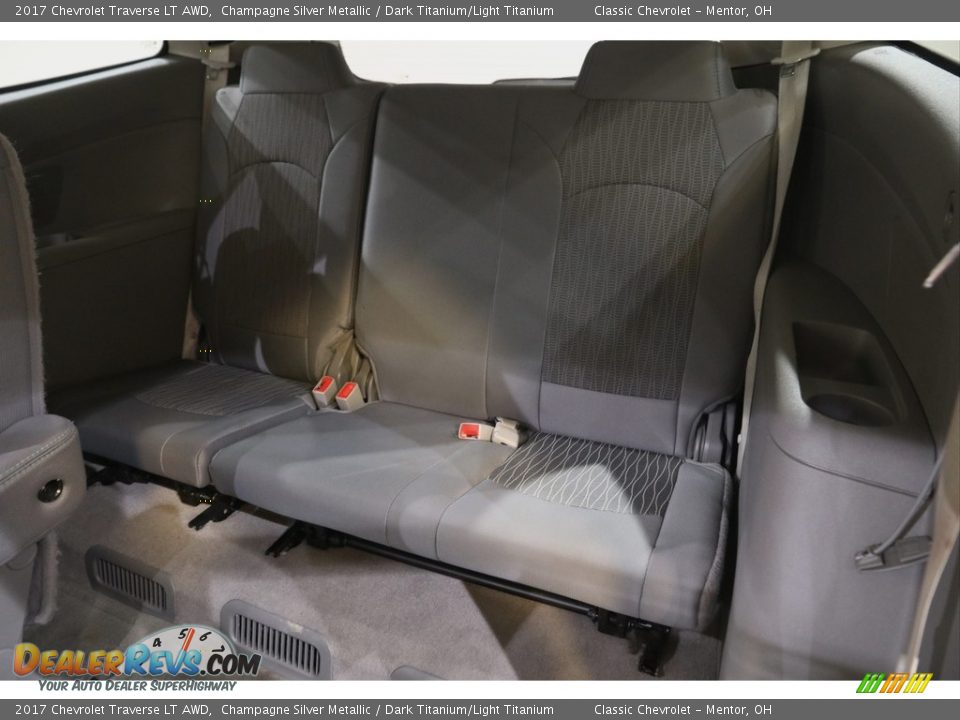 2017 Chevrolet Traverse LT AWD Champagne Silver Metallic / Dark Titanium/Light Titanium Photo #19