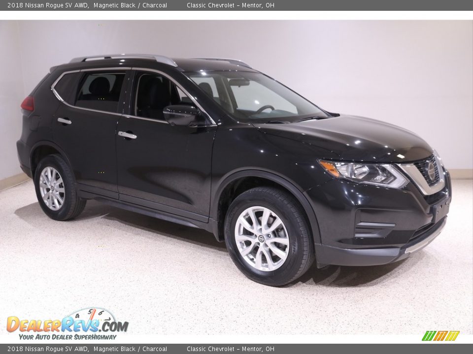 Front 3/4 View of 2018 Nissan Rogue SV AWD Photo #1