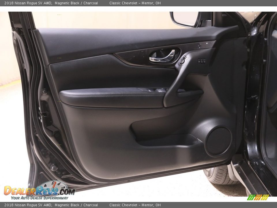 Door Panel of 2018 Nissan Rogue SV AWD Photo #4