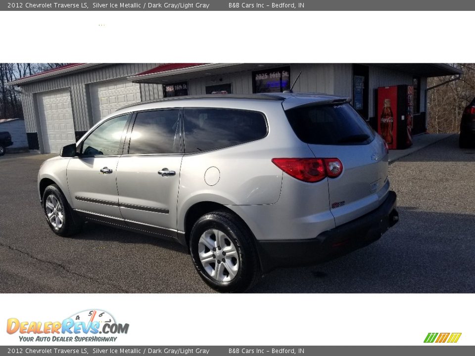 2012 Chevrolet Traverse LS Silver Ice Metallic / Dark Gray/Light Gray Photo #22