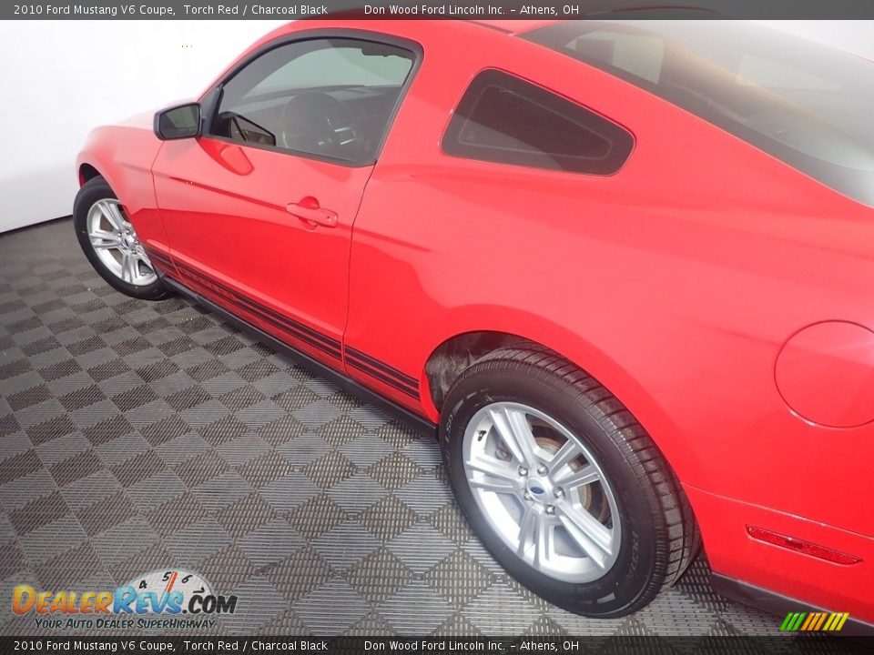 2010 Ford Mustang V6 Coupe Torch Red / Charcoal Black Photo #18