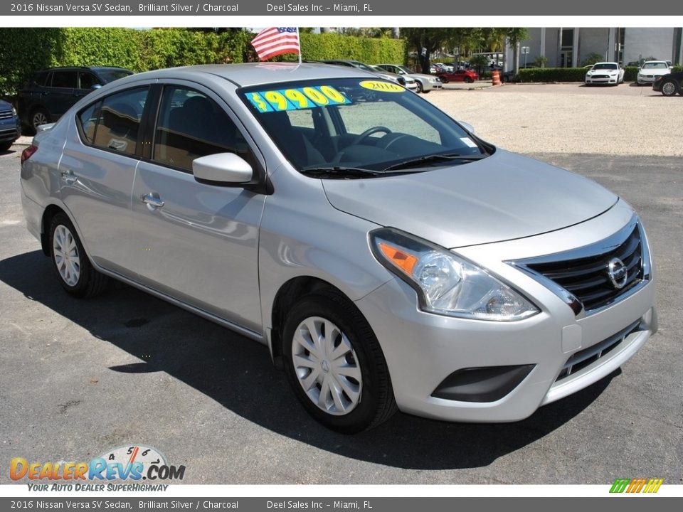 Front 3/4 View of 2016 Nissan Versa SV Sedan Photo #2