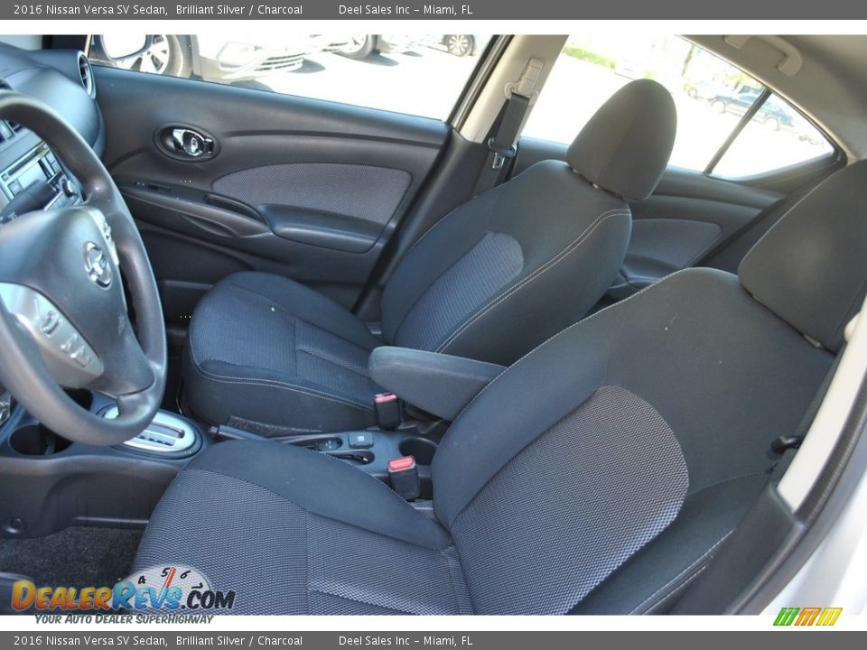 Front Seat of 2016 Nissan Versa SV Sedan Photo #12