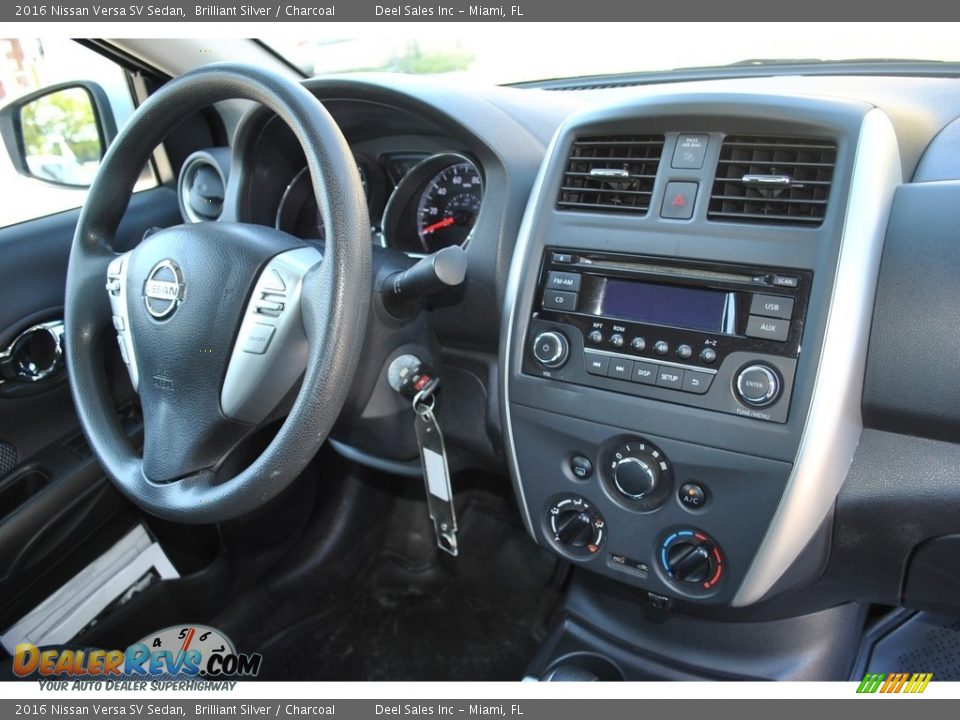 Controls of 2016 Nissan Versa SV Sedan Photo #17