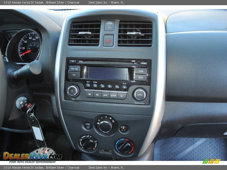 Controls of 2016 Nissan Versa SV Sedan Photo #19