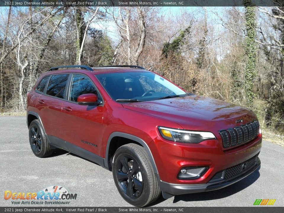 2021 Jeep Cherokee Altitude 4x4 Velvet Red Pearl / Black Photo #4